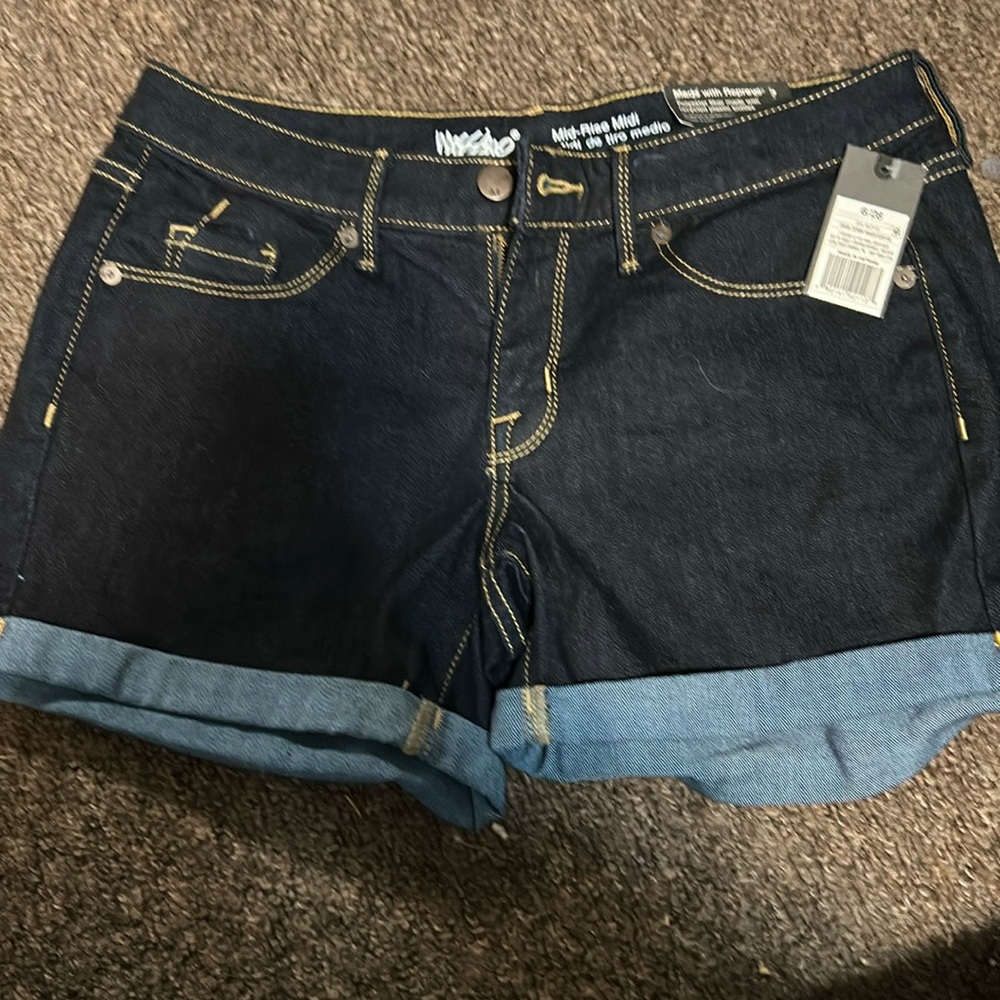 Mid rise midi dark blue shorts